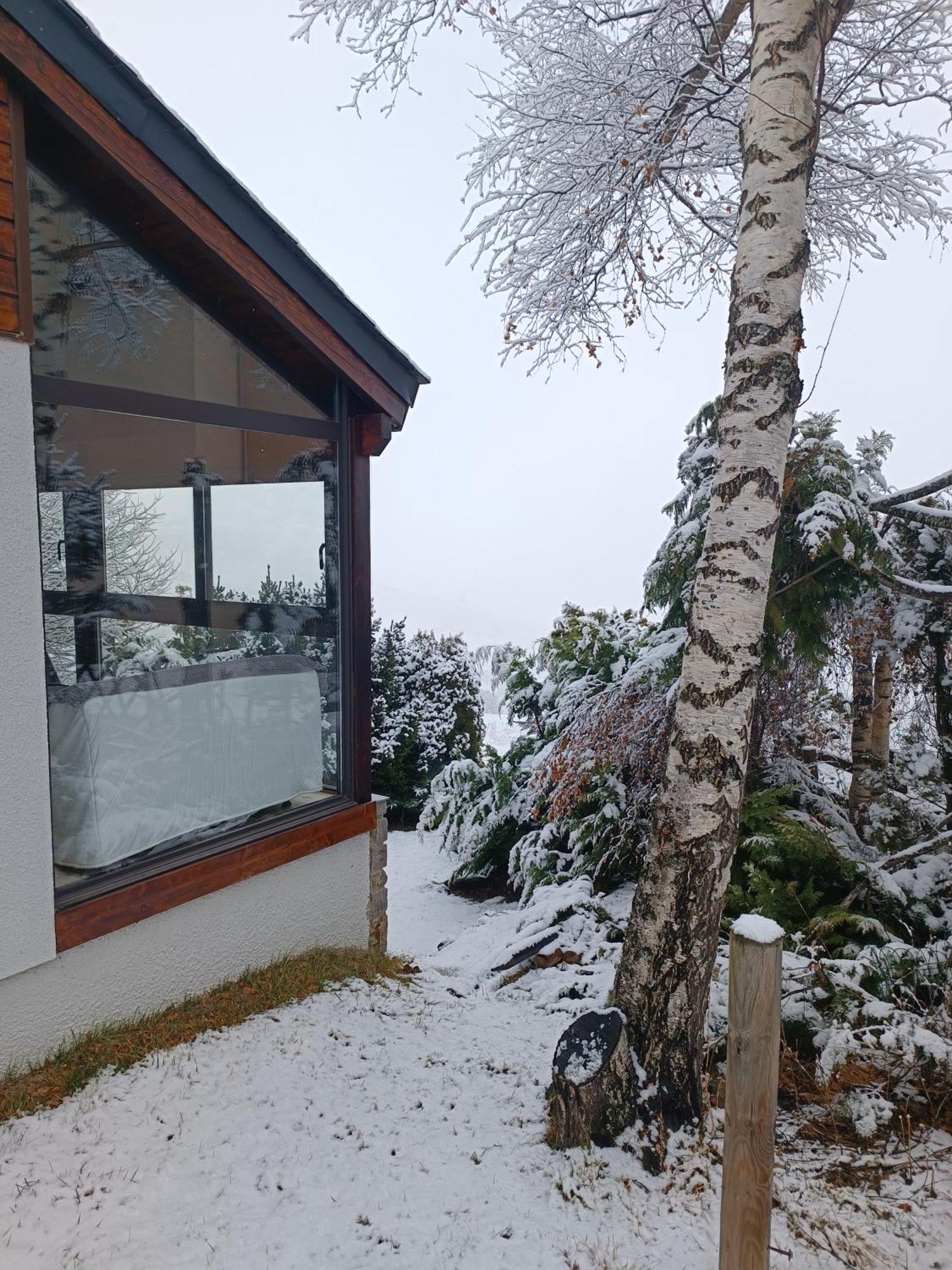 Chalet Pres Des Pistes Avec Vue Panoramique Les Angles  Luaran gambar