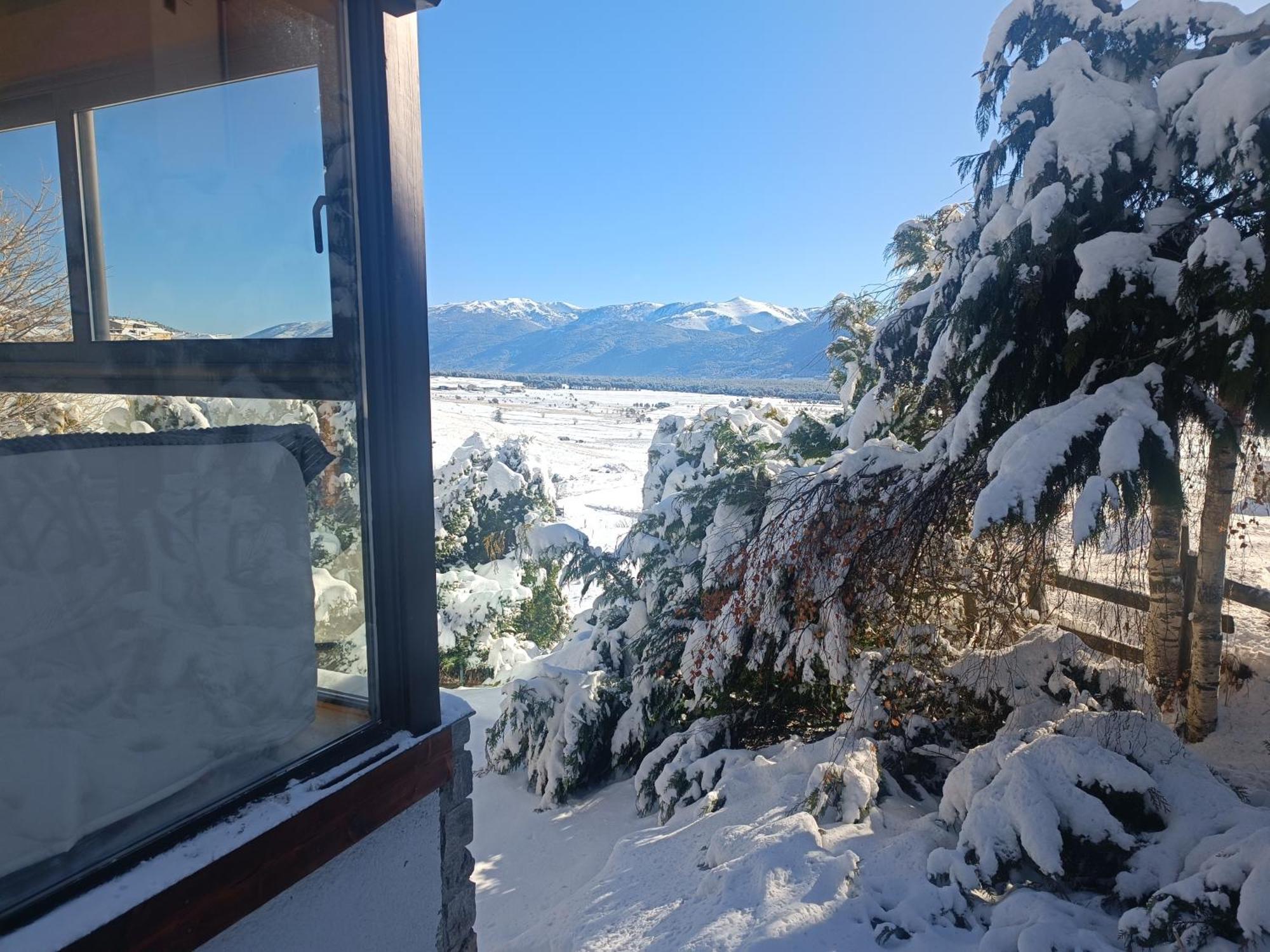 Chalet Pres Des Pistes Avec Vue Panoramique Les Angles  Luaran gambar