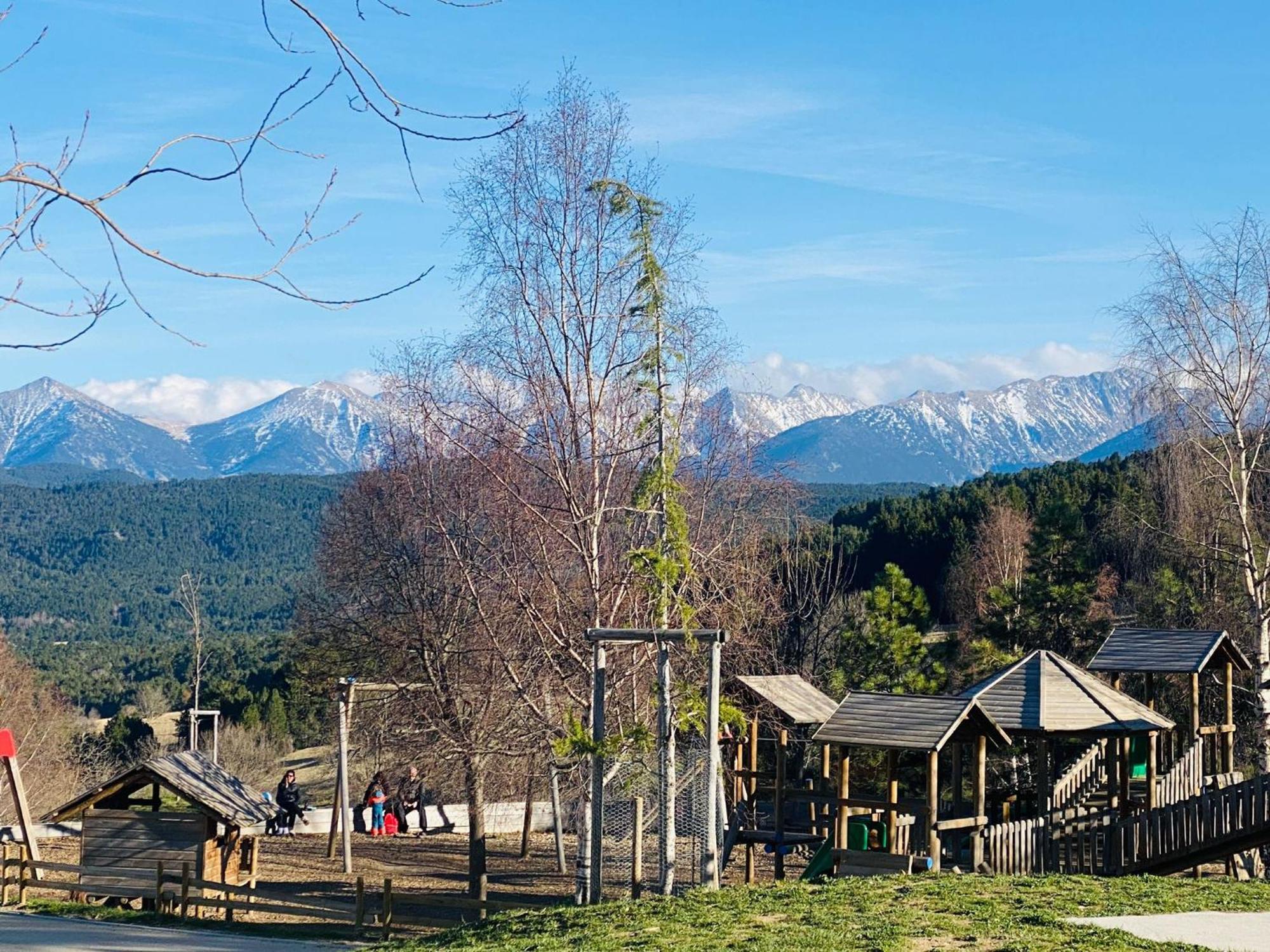 Chalet Pres Des Pistes Avec Vue Panoramique Les Angles  Luaran gambar